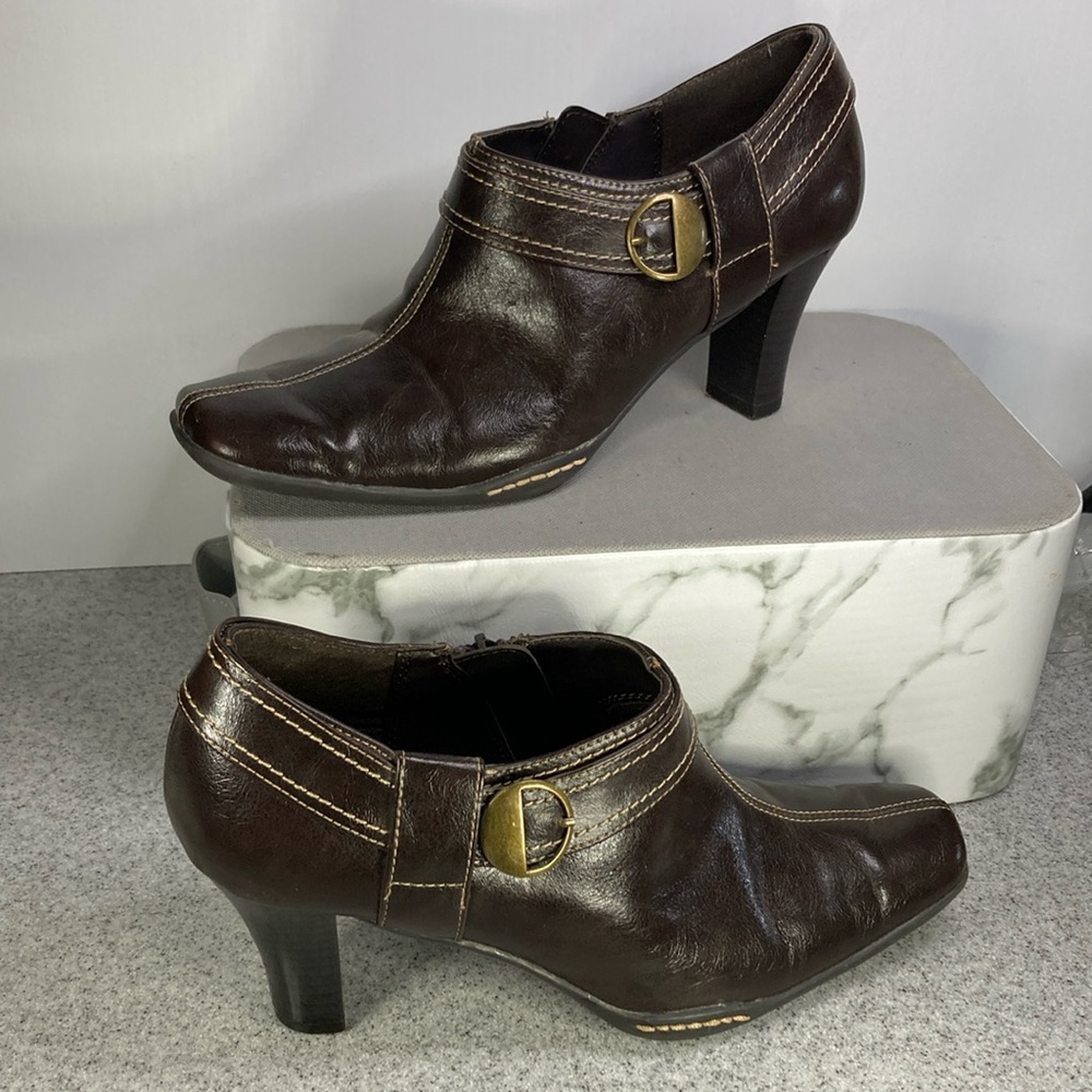 Aerosoles 9.5 brown ankle boots stacked 2 3/4” heel. Box 7